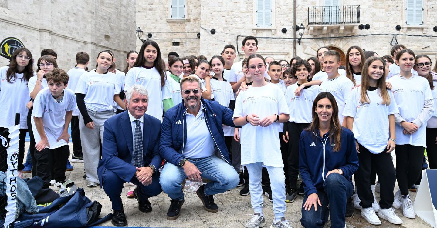 Fabbrica, 27 milioni per aprire spazi civici per i giovani. Abodi: «Così diventano protagonisti»